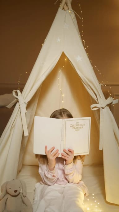 أعطيت ابنتي مئة دولار حتى تقرأ كتابًا